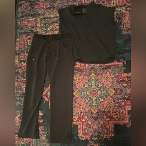 FIGS bonsai scrub set.